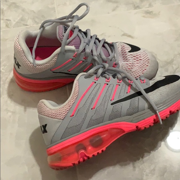 Nike Shoes - Nike  AirMax size 7